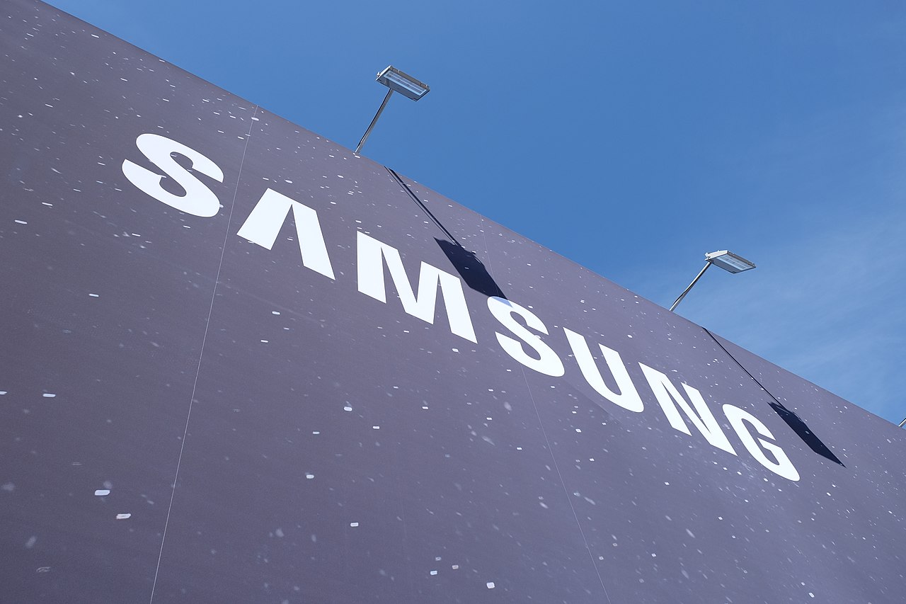 Read more about the article Unveiling Success: A Deep Dive into Samsung Marketing Strategy